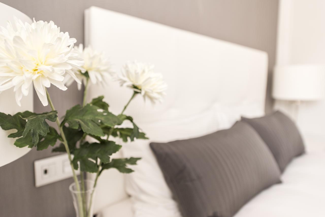 Latina Suite Madrid Szoba fotó